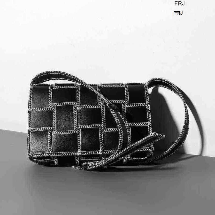 Designer Bottegas Bags Venetas Cassettes Woven Pillow Bag 2023 New Fashion Small Design Embroidered Line Square Shoulder Have Logo Frj, White
Designer Bottegas Bags Venetas Cassettes Woven Pillow Bag 2023 New Fashion Small Design Embroidered Line Square Shoulder Have Logo Frj, White