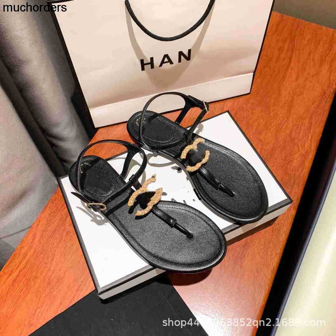Xiaoxiangfeng Herringbone Sandals Spring Summer 2023 New Pearl Hollow Metal Buckle Simple Clip Toe Roman Women's Shoe, Gold
Xiaoxiangfeng Herringbone Sandals Spring Summer 2023 New Pearl Hollow Metal Buckle Simple Clip Toe Roman Women's Shoe, Gold