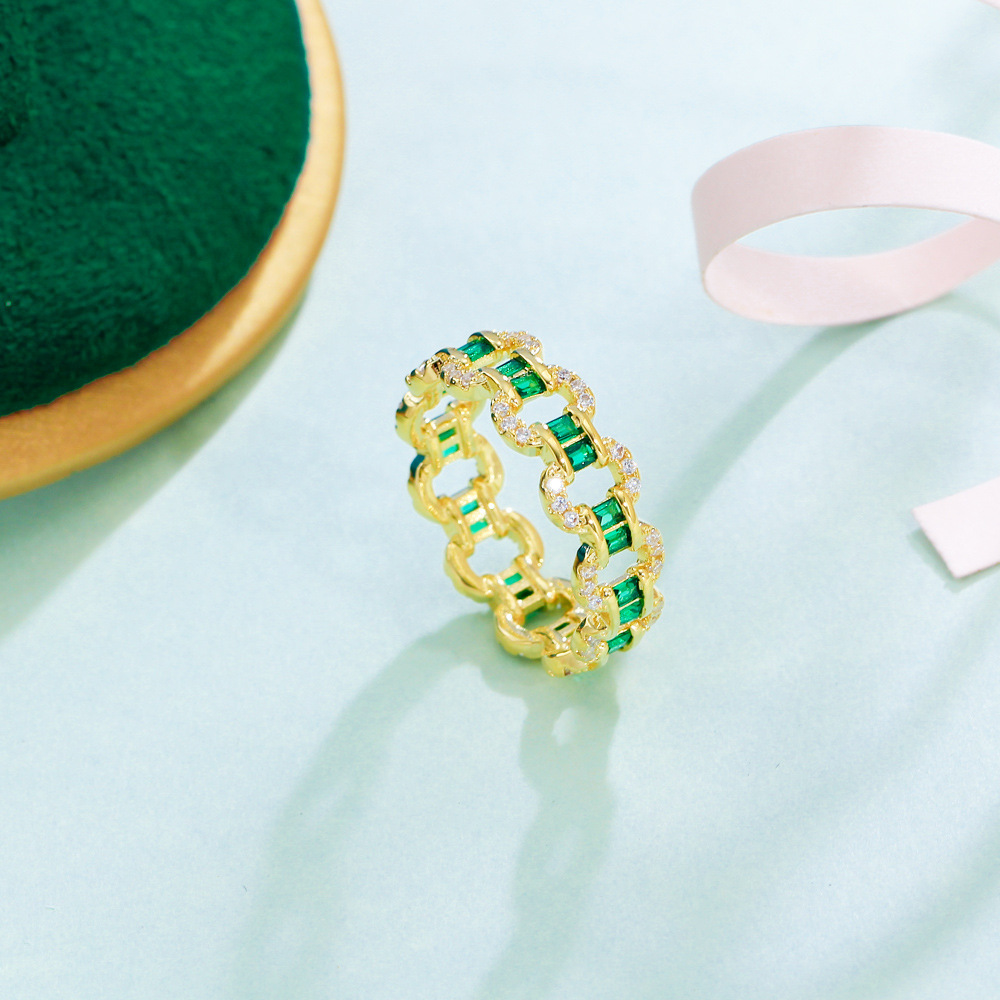 Ins Sparkling Wedding Rings Luxury Jewelry 18K Gold Fill Emerald CZ Diamond Top Sell Gemstones Party Women Eternity Engagement Band Ring For Lover Gif