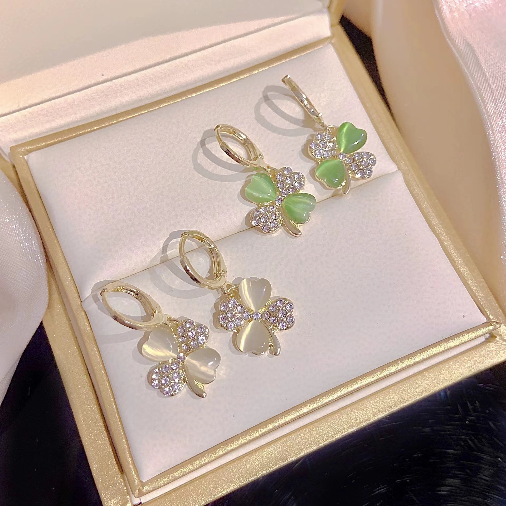 New Crystal Zircon Love Heart Earrings For Women Elegant Imitation Pearl Bow Dangle Earring Bridal Wedding Luxury Jewelry
New Crystal Zircon Love Heart Earrings For Women Elegant Imitation Pearl Bow Dangle Earring Bridal Wedding Luxury Jewelry