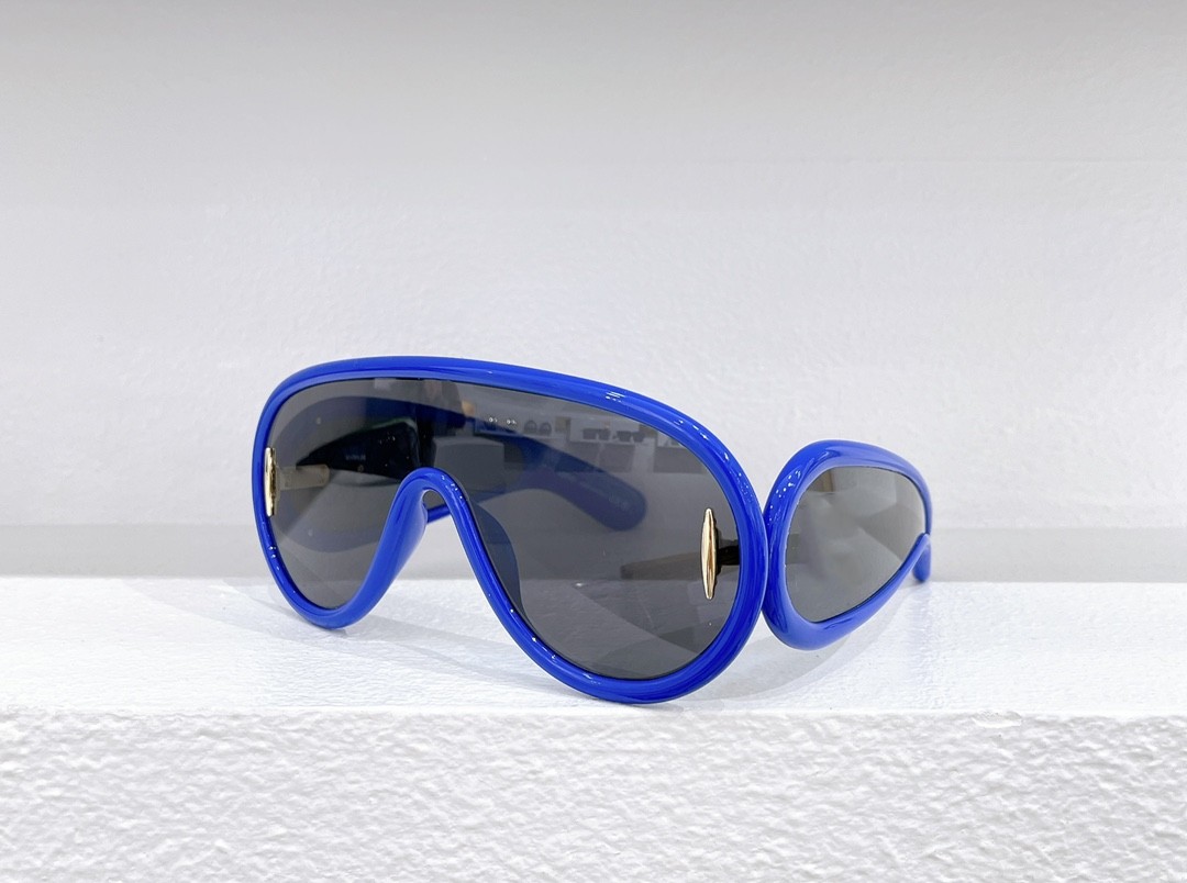 Lw 40108 Sunglasses For Men and Women Summer Designers Style Anti-Ultraviolet Retro Eyewear Full Frame Random with Box
Lw 40108 Sunglasses For Men and Women Summer Designers Style Anti-Ultraviolet Retro Eyewear Full Frame Random with Box