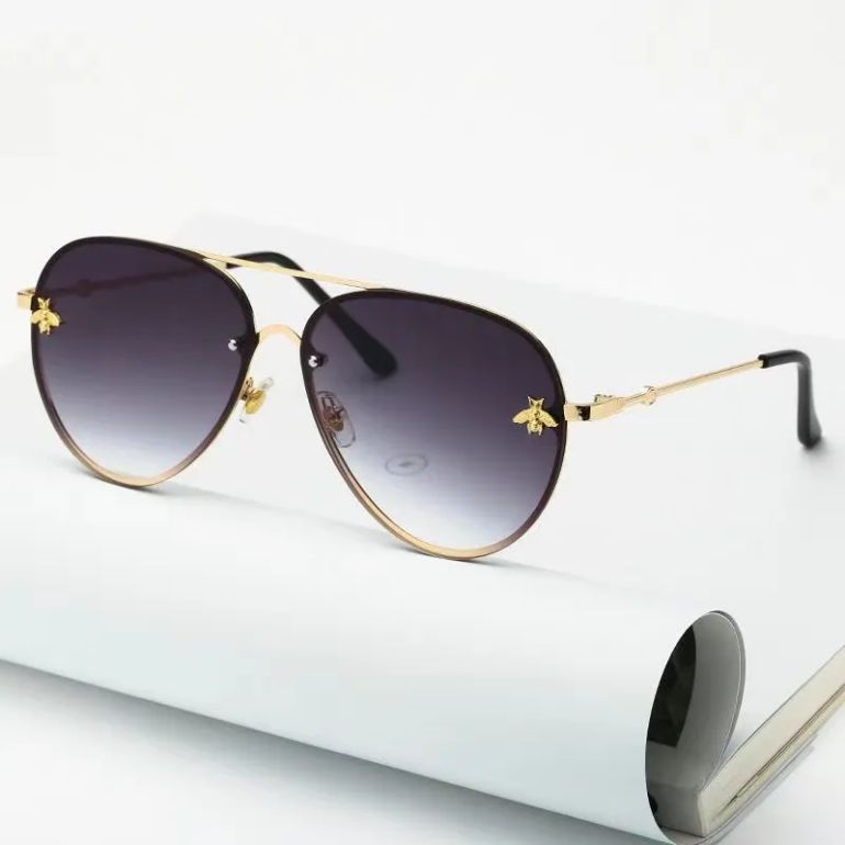 New fashion animal bee pattern sunglasses for women luxury classic brand metal sunshade eyeshield Adumbral men vintage glasses mens hight quality sunglasses
New fashion animal bee pattern sunglasses for women luxury classic brand metal sunshade eyeshield Adumbral men vintage glasses mens hight quality sunglasses