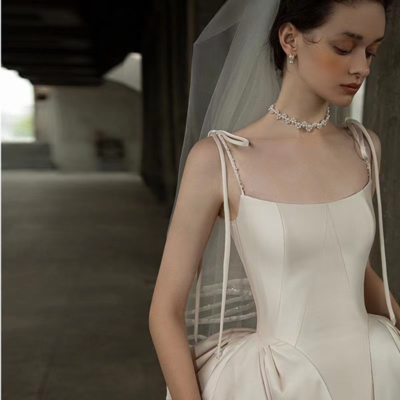 Elegant Beaded Wedding Dresses Mermaid With Detachable strap Ivory Satin Bride Dress Chapel Train Lace Applique Plus Size Bridal Gowns