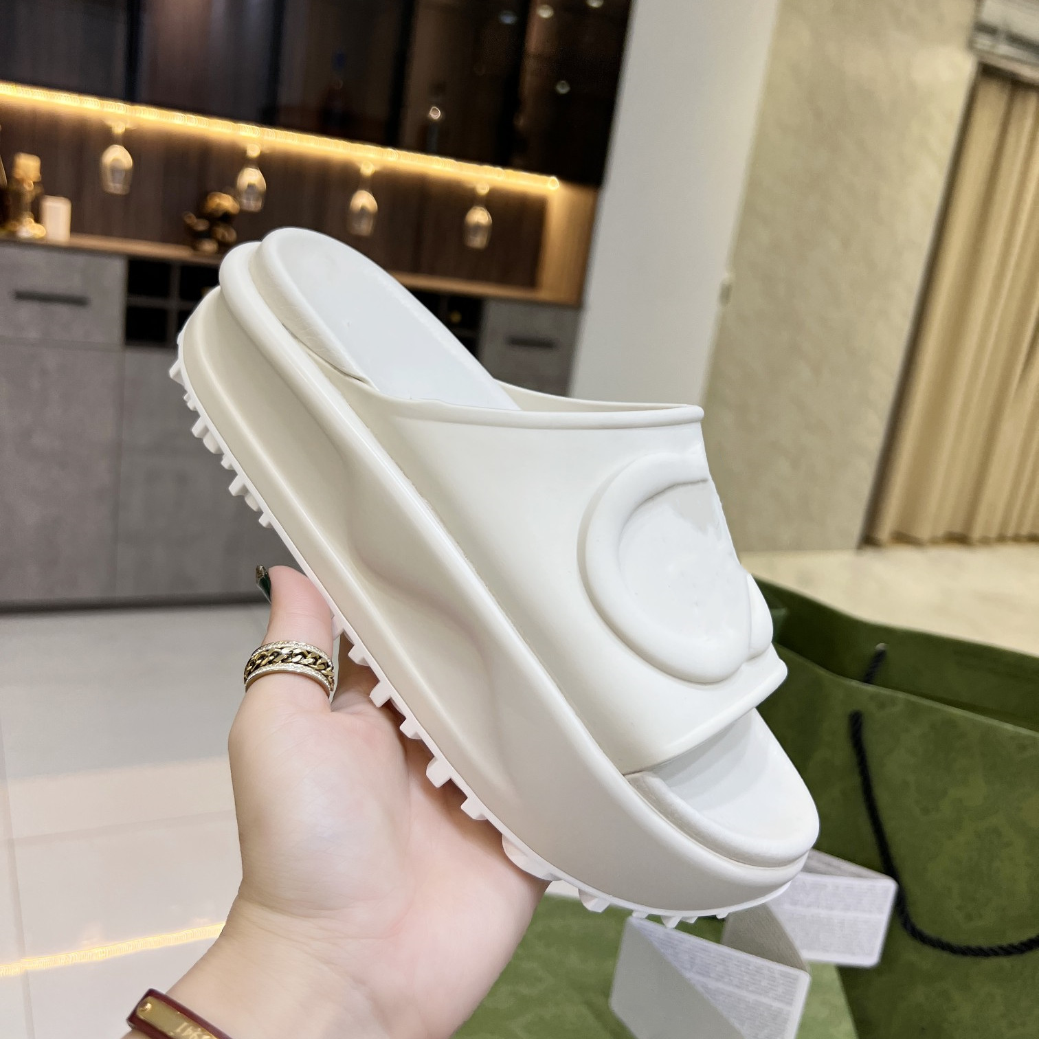Designer Women's Slippers Sandals SlippersSummer New Product Thick Sole Elevated Sandals Jelly Color Slippers Fashion Shoes Women's 45, White
Designer Women's Slippers Sandals SlippersSummer New Product Thick Sole Elevated Sandals Jelly Color Slippers Fashion Shoes Women's 45, White