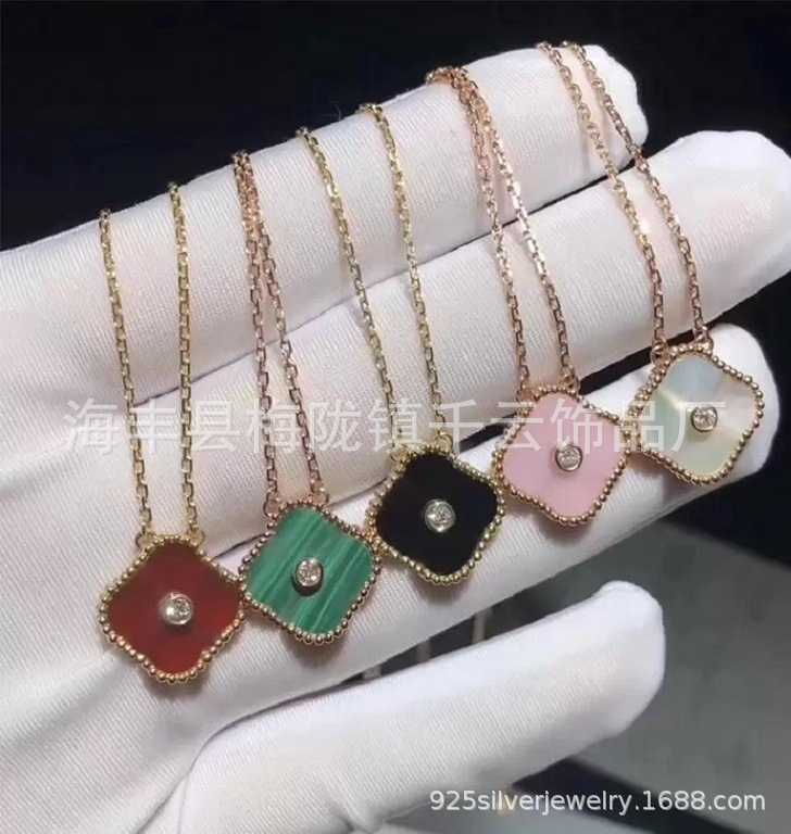 High Edition 925 Sterling Silver Four Leaf Necklace for Women 18k Rose Gold Natural Fritillaria Agate Lucky Grass Pendant Collar Chain
High Edition 925 Sterling Silver Four Leaf Necklace for Women 18k Rose Gold Natural Fritillaria Agate Lucky Grass Pendant Collar Chain