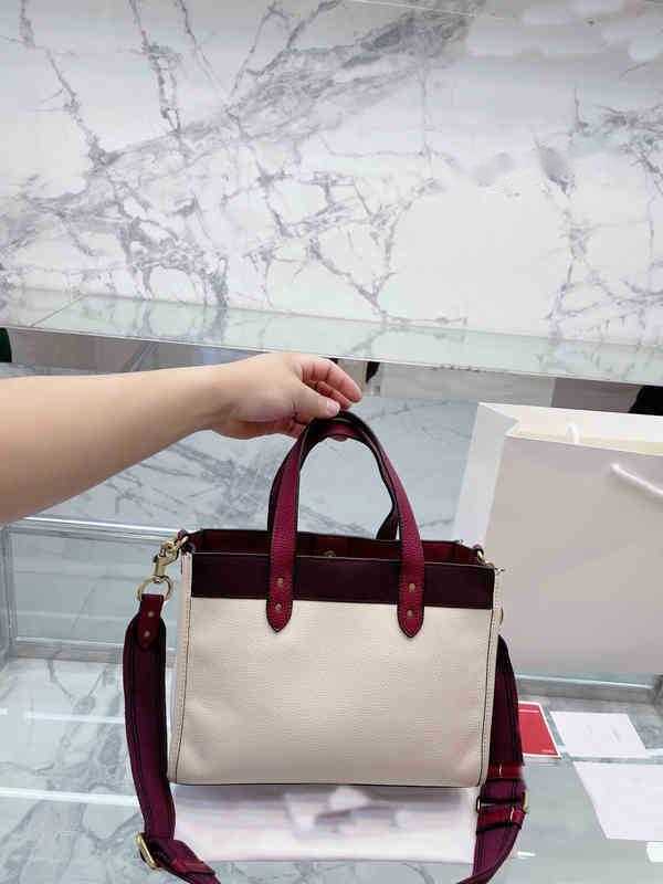shopping bags Shoulder Bags COABAG The Tote Bag Large Capacity Womens Handbag Crossbody Purse Letter For Travel Luggage Pouch Wallets 220903, Brown
shopping bags Shoulder Bags COABAG The Tote Bag Large Capacity Womens Handbag Crossbody Purse Letter For Travel Luggage Pouch Wallets 220903, Brown