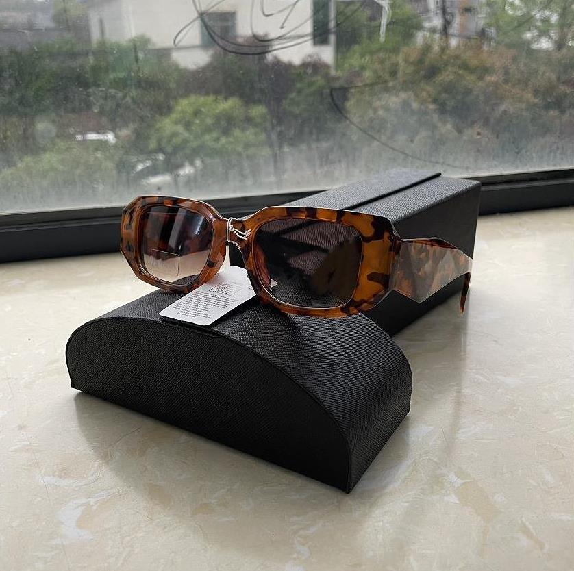 Bestselling Luxury Sunglasses Designer Sunglasses Women's Glasses UV400 Protective Fashion Sunglasses Triangle Logo Casual Glasses Case High Quality
Bestselling Luxury Sunglasses Designer Sunglasses Women's Glasses UV400 Protective Fashion Sunglasses Triangle Logo Casual Glasses Case High Quality