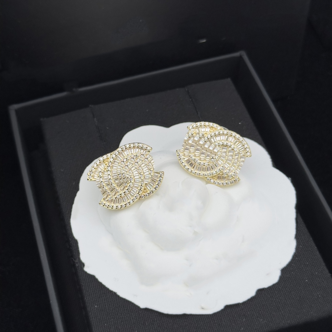 2023 Spring/Summer Latest Earrings ccity Designer Luxury Stud Women Jewelry channel Gold Earring high-qualit Woman ohrringe 854
2023 Spring/Summer Latest Earrings ccity Designer Luxury Stud Women Jewelry channel Gold Earring high-qualit Woman ohrringe 854