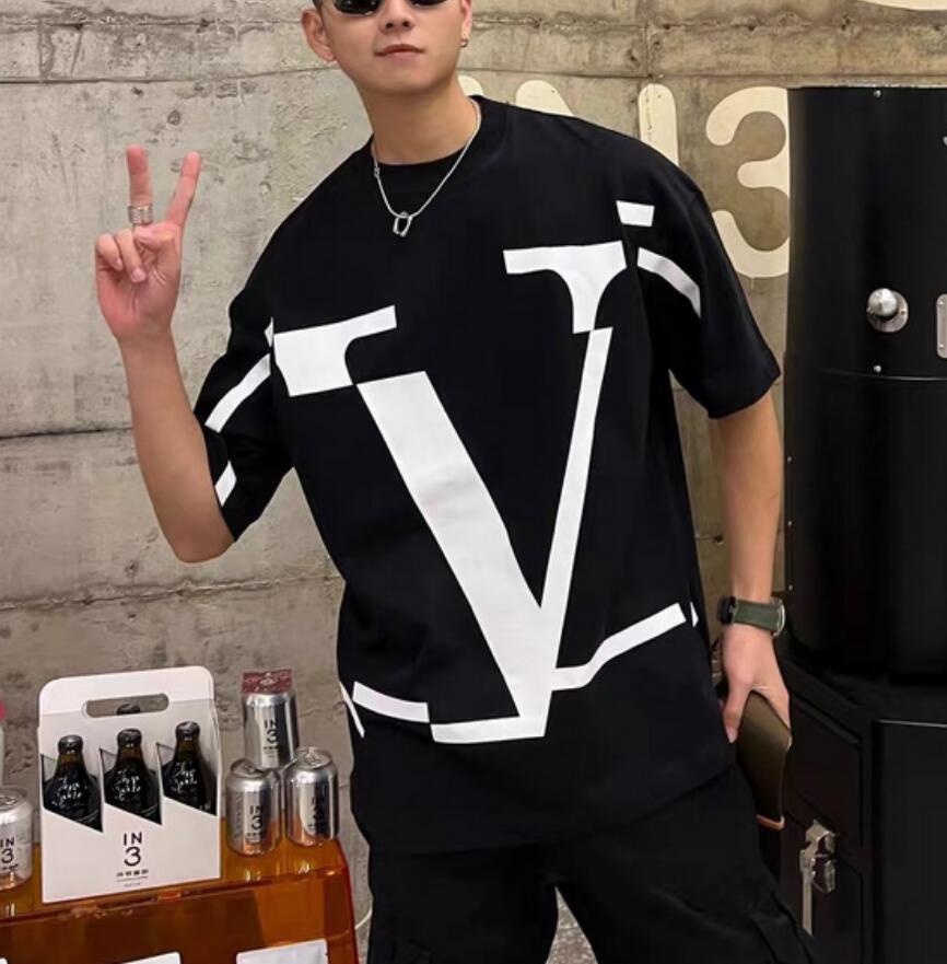 Mens designers Tshirt Italy valentinose shirts womens V T-shirt letter printed Valentinoity Tees summer cotton couples tee, Black
Mens designers Tshirt Italy valentinose shirts womens V T-shirt letter printed Valentinoity Tees summer cotton couples tee, Black