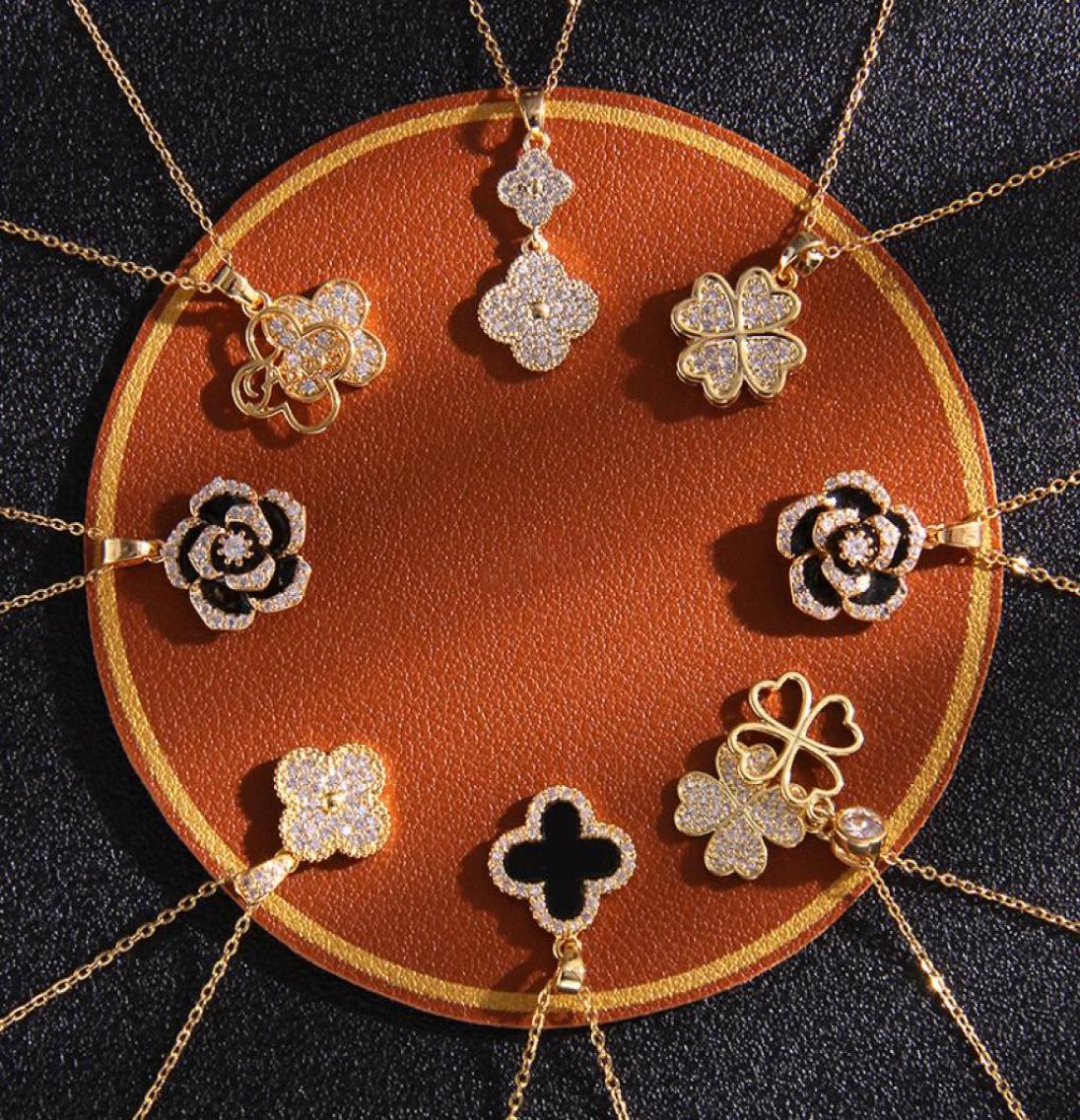 Pendant Necklaces FourLeafed Clover Luxury Necklace Designers Jewelry Diamonds Necklace Women Titanium Steel GoldPlated Never Fa9653765
Pendant Necklaces FourLeafed Clover Luxury Necklace Designers Jewelry Diamonds Necklace Women Titanium Steel GoldPlated Never Fa9653765