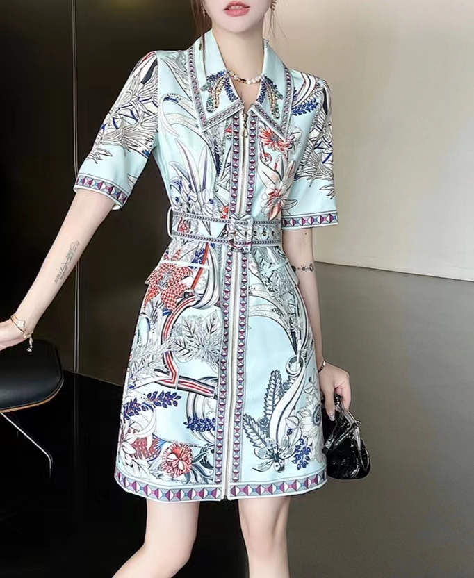 2023 designer dress women's clothing French design with a sense of temperament and a slimming waist, printed women dresses, Sky blue
2023 designer dress women's clothing French design with a sense of temperament and a slimming waist, printed women dresses, Sky blue