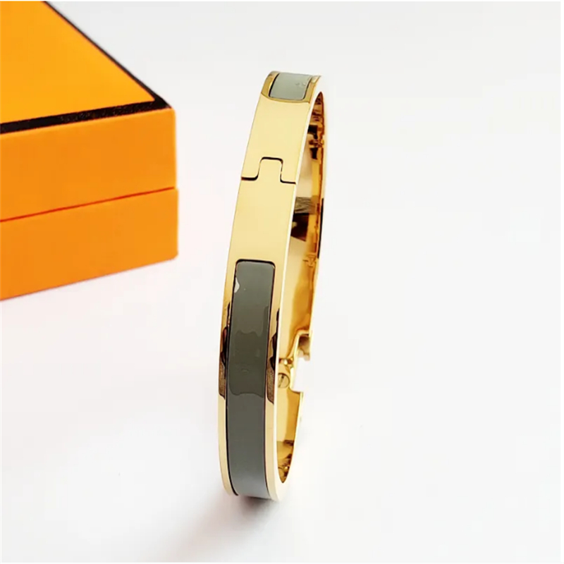 High Quality Luxury Designer Design Bangle Stainless Steel Bracelets Classic Jewelry Bracelets for Men and Women{category}
High Quality Luxury Designer Design Bangle Stainless Steel Bracelets Classic Jewelry Bracelets for Men and Women{category}
