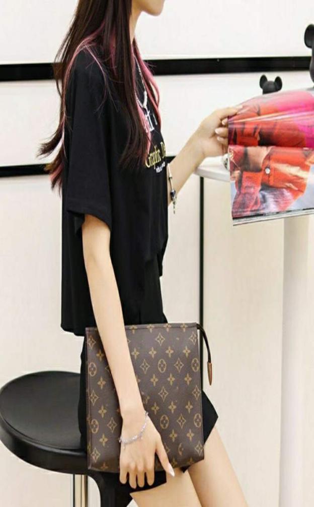 Women Designers Hand bag Leather Cosmetic Bags Waterproof For Woman Travel Toiletry Pouch Protection Ladies Makeup Clutch Lady Cas8482190, Brown
Women Designers Hand bag Leather Cosmetic Bags Waterproof For Woman Travel Toiletry Pouch Protection Ladies Makeup Clutch Lady Cas8482190, Brown