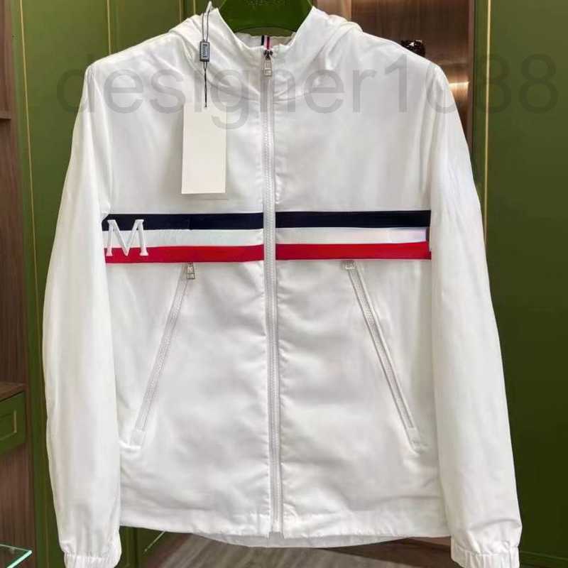 designer High Quality Mens Jacket Nylon Waterproof Hooded Jackets M Embroidered Zip Coat Light Workwear Men Cardigan Coats L7CG, White
designer High Quality Mens Jacket Nylon Waterproof Hooded Jackets M Embroidered Zip Coat Light Workwear Men Cardigan Coats L7CG, White