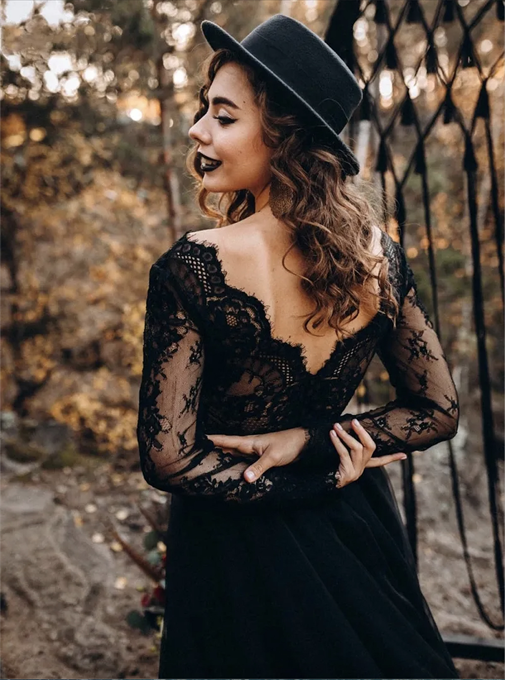 Vintage Gothic Black A e Wedding Dresses With Long Sleeves Sexy Deep V Neck Open Back Bridal Gowns Lace Court Train Bride Second Reception Dress Plus 