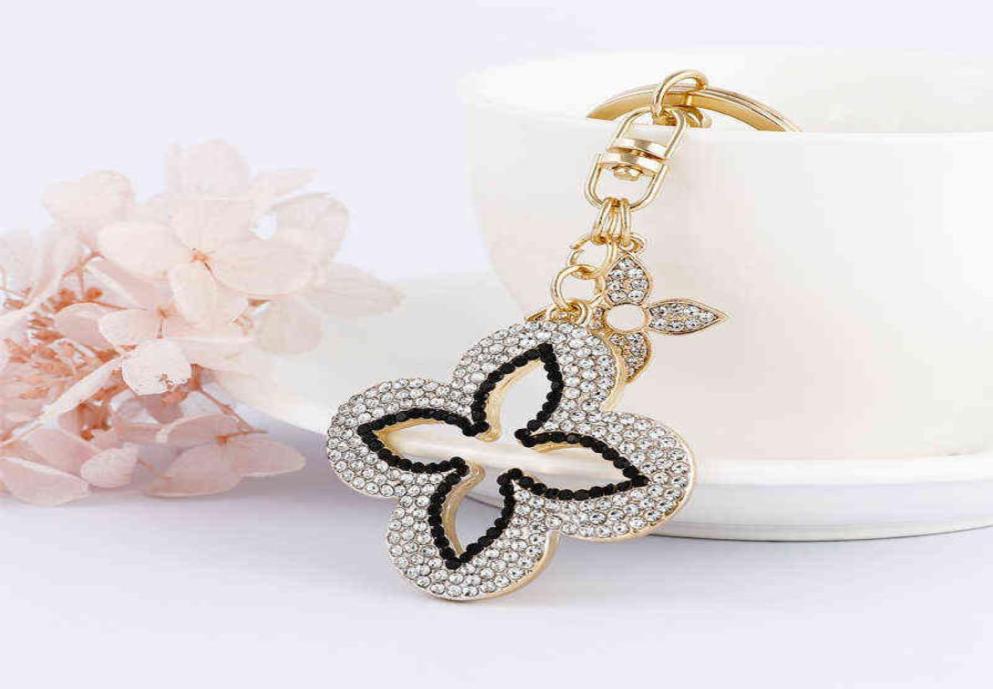 2021 Exquisite Clover Key Chain Creative Full Rhinestone Keychain Fashion Keyring Women Bag Charm Pendant Car Key Ring Whole A4051767
2021 Exquisite Clover Key Chain Creative Full Rhinestone Keychain Fashion Keyring Women Bag Charm Pendant Car Key Ring Whole A4051767