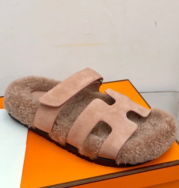 Paris Designer Brand Lambswool Slipper Women Fur Woolen Plush Sliders Lambskin Sandals Flat Heel Slippers Home Shoes size 35-40
Paris Designer Brand Lambswool Slipper Women Fur Woolen Plush Sliders Lambskin Sandals Flat Heel Slippers Home Shoes size 35-40