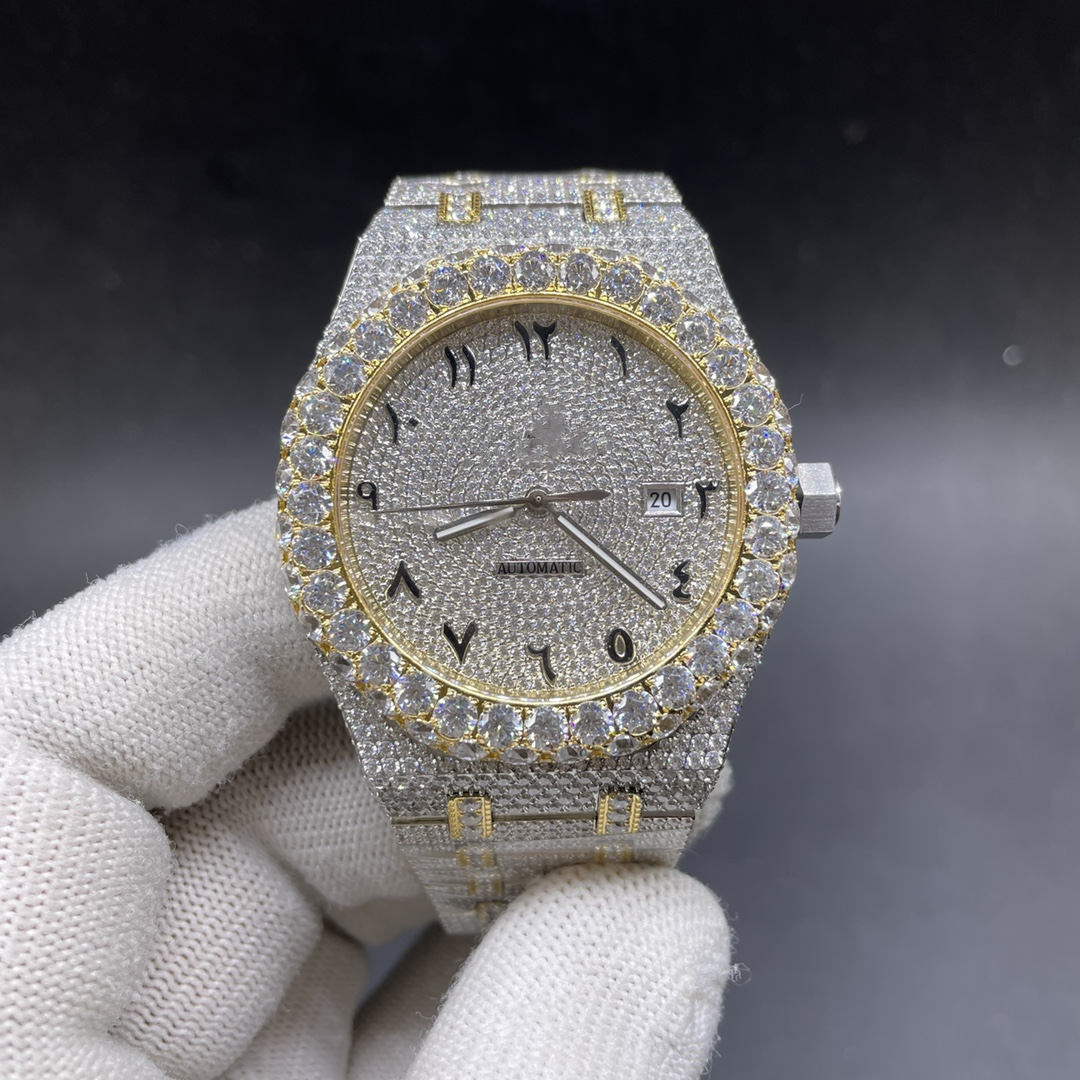 Iced out 2tone yellow gold case 42mm CZ diamonds big bezel diamond face automatic 2813 men shiny watch
Iced out 2tone yellow gold case 42mm CZ diamonds big bezel diamond face automatic 2813 men shiny watch