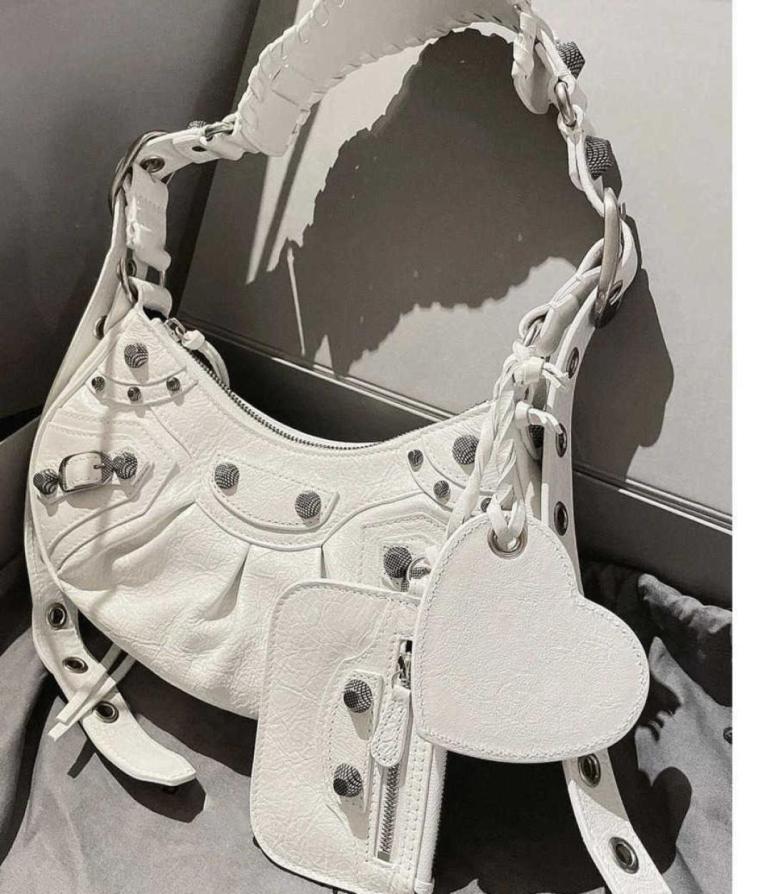 Evening Bags Shoulder Bags Designer Women039s Bag Balanciagas Light Luxury Sweet Spice Girl Locomotive Bag Underarm Bag Rivet T5830124, Champagne
Evening Bags Shoulder Bags Designer Women039s Bag Balanciagas Light Luxury Sweet Spice Girl Locomotive Bag Underarm Bag Rivet T5830124, Champagne