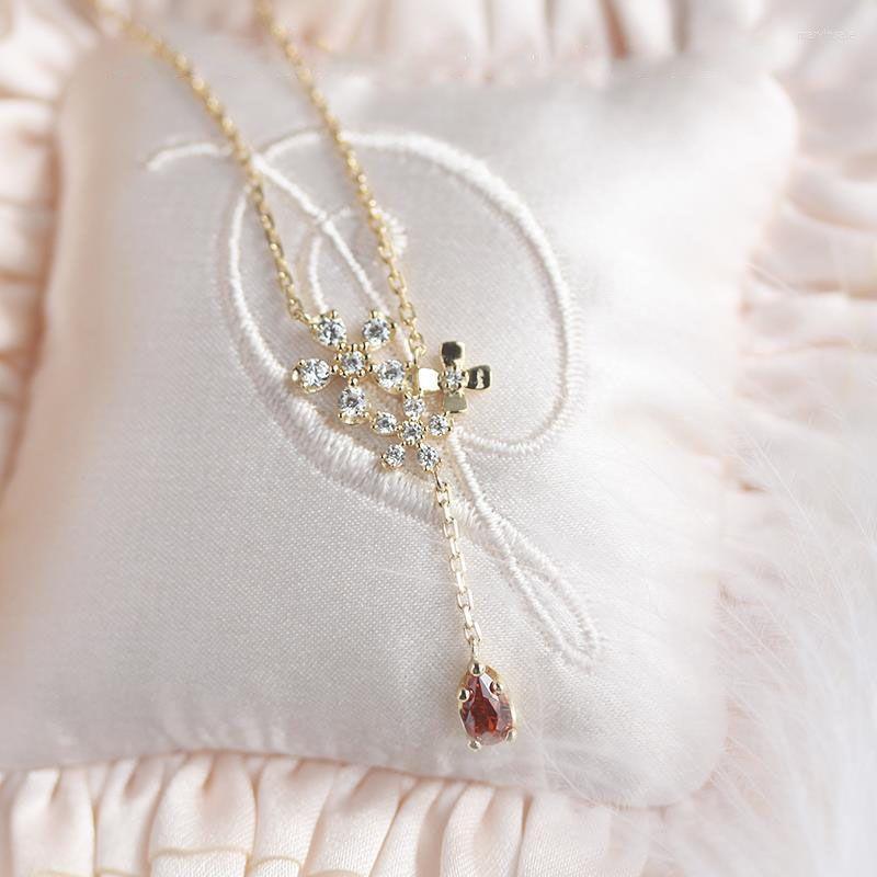 Chains Original Elegant Osmanthus Tassel Drop Necklace Vintage Exquisite Light Luxury Red Crystal Pendant Clavicle Chain Jewelry 
Chains Original Elegant Osmanthus Tassel Drop Necklace Vintage Exquisite Light Luxury Red Crystal Pendant Clavicle Chain Jewelry
