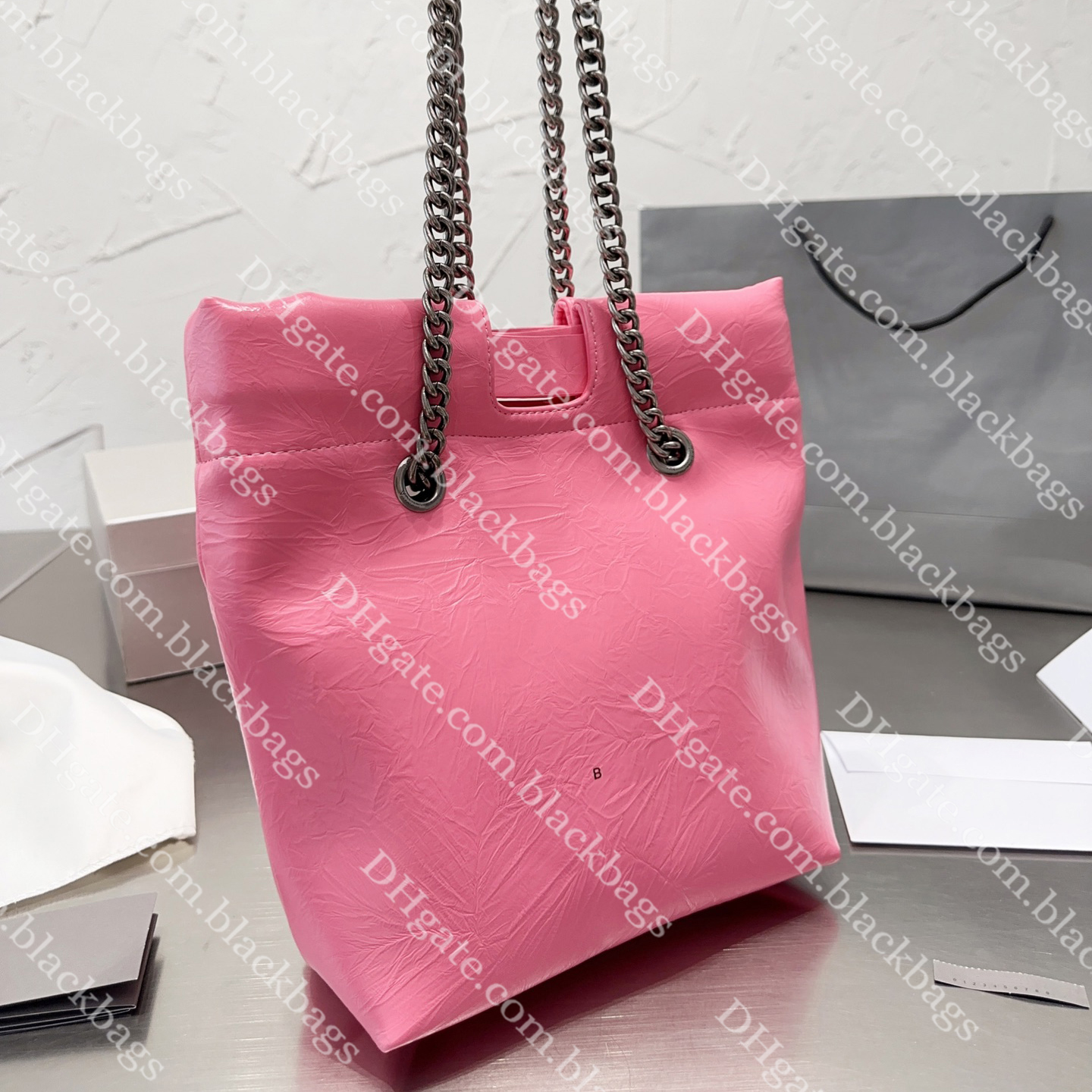 Classic Crush Bag Designer Bag High Capacity Black Tote Bag For Women Fashion Letter Shoulder Bags Metal Chain Versatile Handbag, White
Classic Crush Bag Designer Bag High Capacity Black Tote Bag For Women Fashion Letter Shoulder Bags Metal Chain Versatile Handbag, White