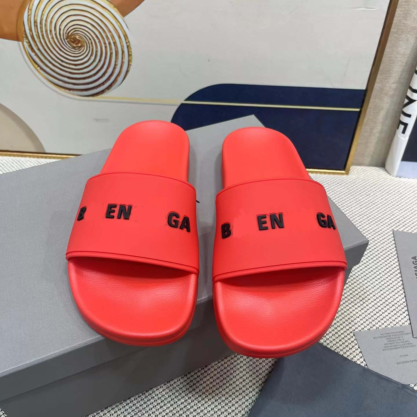 Designer slide Flat sandals flip flop mens slipper TPU material One word belt is especially comfortable for feet designers heel slippers woman shoe summer sandal, #9
Designer slide Flat sandals flip flop mens slipper TPU material One word belt is especially comfortable for feet designers heel slippers woman shoe summer sandal, #9