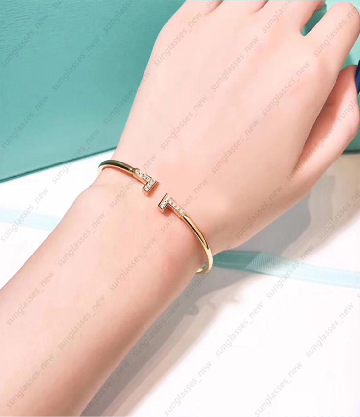 Designer Bracelet Women Men Bangle Elegant Three Drill Luxury Bracelet Wedding Jewelry Gift5695217
Designer Bracelet Women Men Bangle Elegant Three Drill Luxury Bracelet Wedding Jewelry Gift5695217