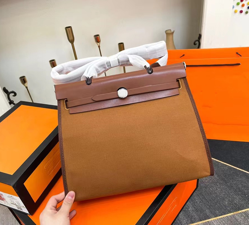 Portable kylie crossbody bag canvas herbag designer fashion birkin shoulder bag luxury saddle stud latch bag womens large capacity shopping bags
Portable kylie crossbody bag canvas herbag designer fashion birkin shoulder bag luxury saddle stud latch bag womens large capacity shopping bags