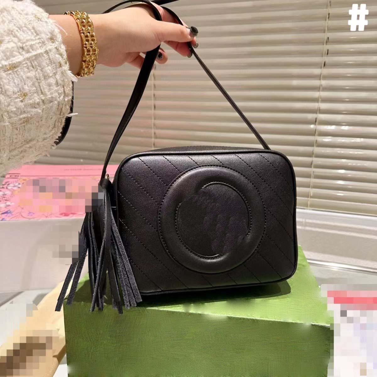 2023 new handbag shoulder bag messenger bag embossed carved foreign style high-end Joker tassel small square bag size:21*16cm, Cream
2023 new handbag shoulder bag messenger bag embossed carved foreign style high-end Joker tassel small square bag size:21*16cm, Cream