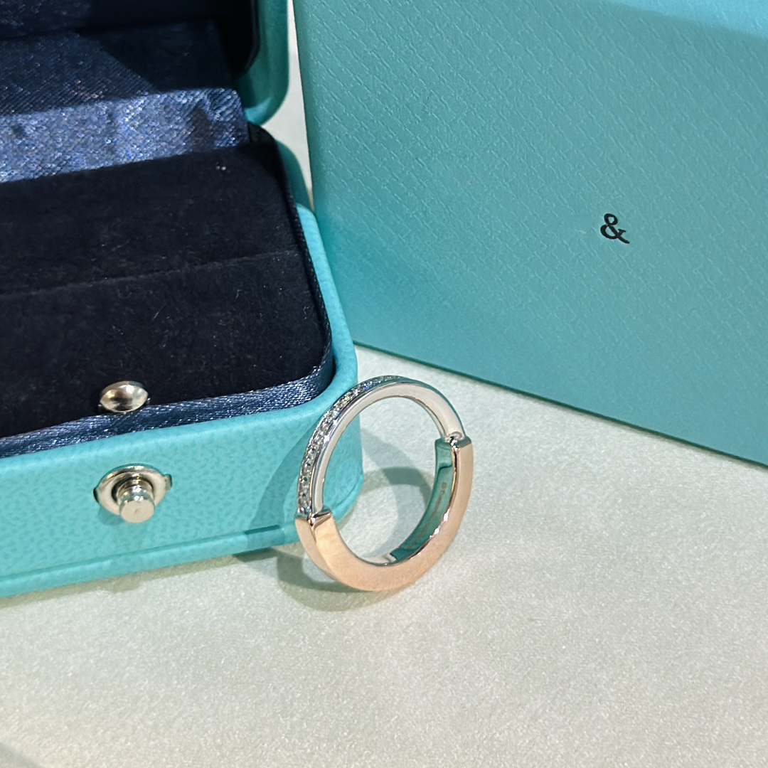 Designers ring Women's luxury jewelry designer Male and female marriage Nail Rings Sterling Silver high quality fashion trend couple anniversary gift style nice
Designers ring Women's luxury jewelry designer Male and female marriage Nail Rings Sterling Silver high quality fashion trend couple anniversary gift style nice