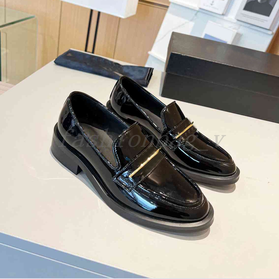Designer Casual Shoes Women Classic Loafers Shoes Metal Decorative Dress Shoes Fashion Luxury Leather Flat Brand Black Sneaker
Designer Casual Shoes Women Classic Loafers Shoes Metal Decorative Dress Shoes Fashion Luxury Leather Flat Brand Black Sneaker