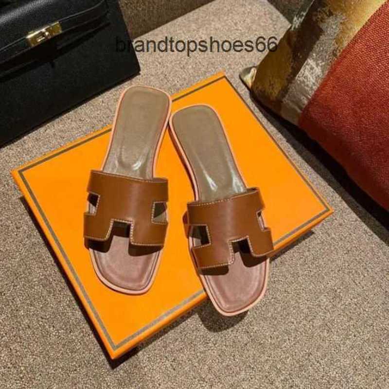 Shoes Oran Luxury Girl Designer Sandal Slippers Slipper 2023 Women Slides Flat Flip Flops Slide Beach Orange Summer Leather Umm2
Shoes Oran Luxury Girl Designer Sandal Slippers Slipper 2023 Women Slides Flat Flip Flops Slide Beach Orange Summer Leather Umm2