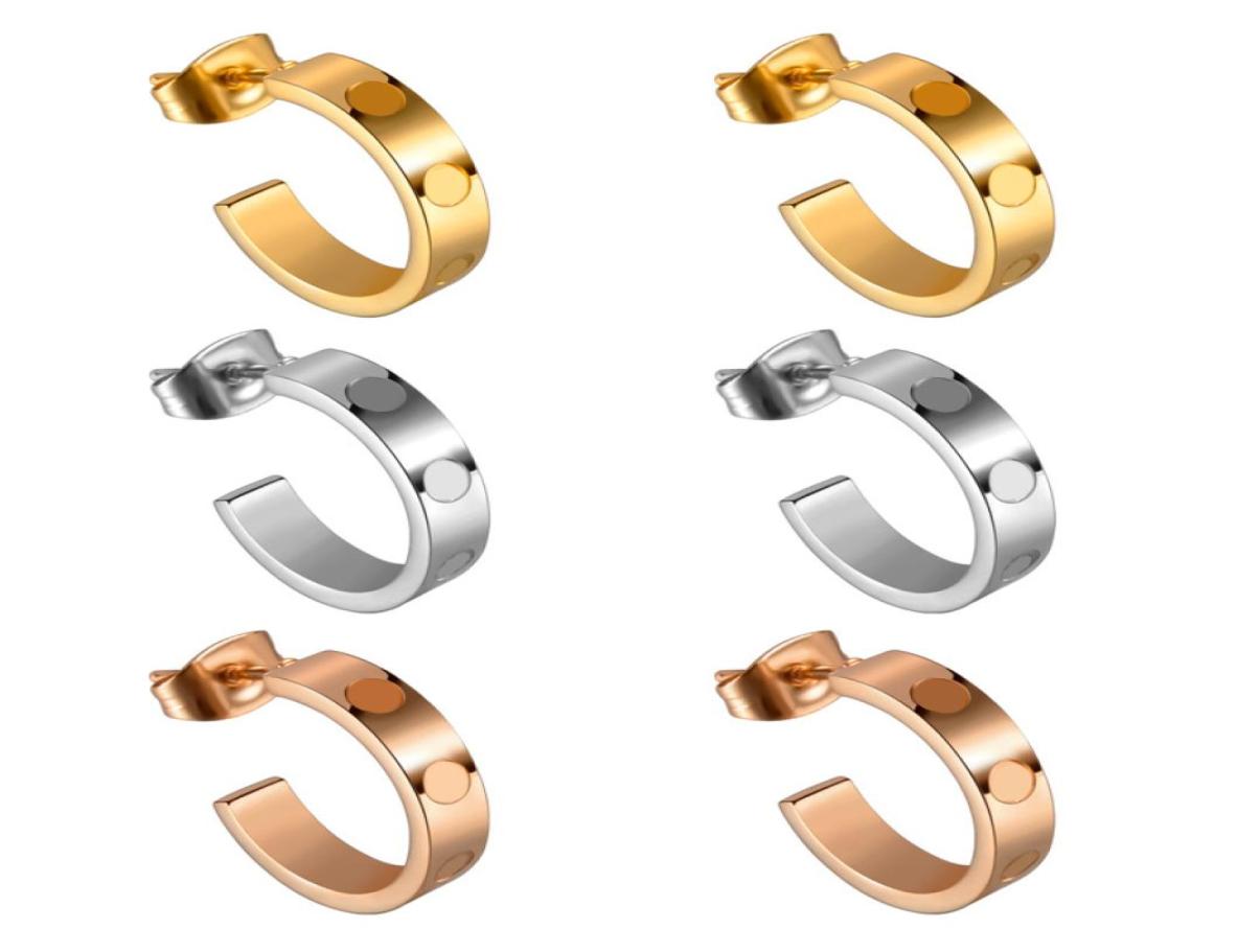 Designer couple earrings woman High Polished Luxury gold hoop huggie earring fashion letter printed jewelry Hip Hop Studs women 311982647
Designer couple earrings woman High Polished Luxury gold hoop huggie earring fashion letter printed jewelry Hip Hop Studs women 311982647