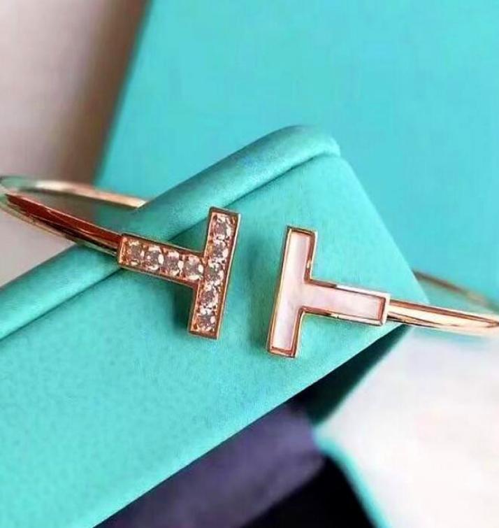 Luxury Designers bracelet Women Charm bracelet Diamond design Pearls jewelry studded bracelets boutique gift jewelrys very nice7832999
Luxury Designers bracelet Women Charm bracelet Diamond design Pearls jewelry studded bracelets boutique gift jewelrys very nice7832999
