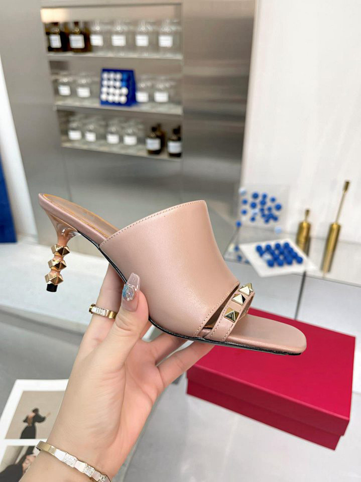 Slippers Luxury Women Sandals Designer sexy fashion high heels Valentinoity summer women's classic casual sandals H09
Slippers Luxury Women Sandals Designer sexy fashion high heels Valentinoity summer women's classic casual sandals H09