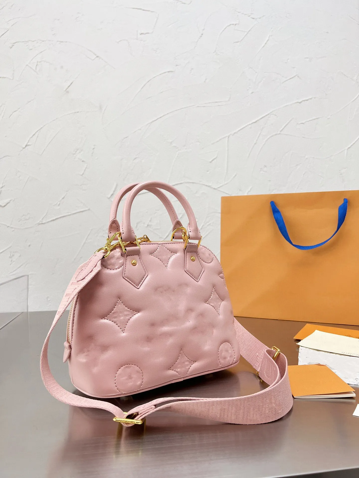 designer shell bag ALMA BB Embroidery thread Embossing Genuine Leather speedy Classic Ladies girl handbag Women cossbody purse handbags shoulder bags wallet tote
designer shell bag ALMA BB Embroidery thread Embossing Genuine Leather speedy Classic Ladies girl handbag Women cossbody purse handbags shoulder bags wallet tote