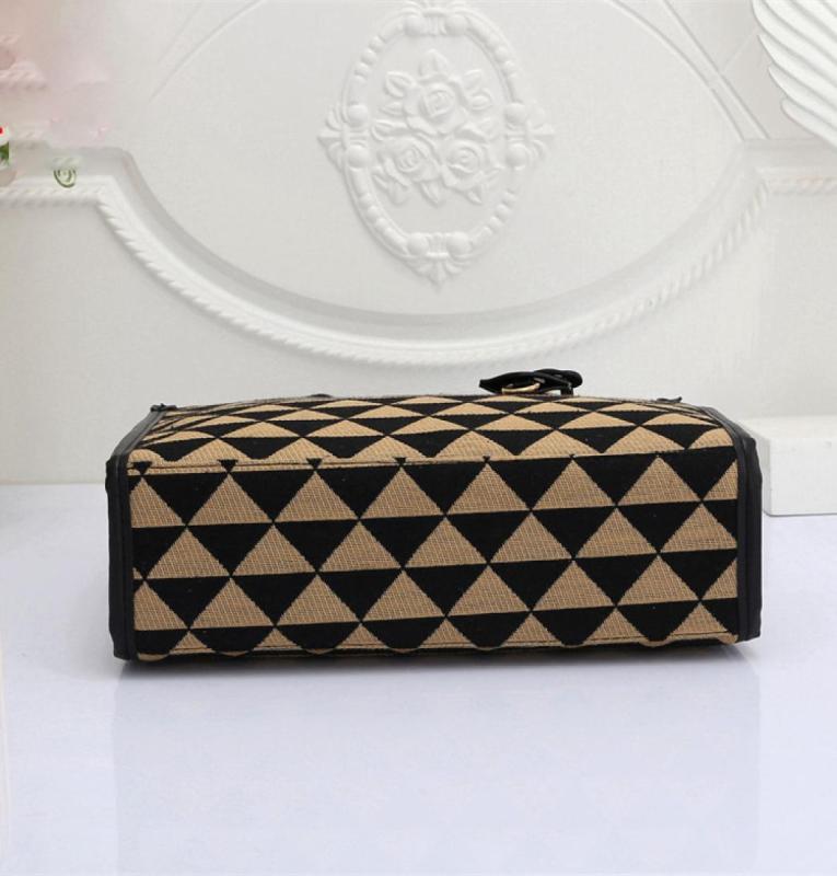 22 large capacity handbag fashion leather designer shoulder bag ladies handbag handle lady039s shopping bag luxury designer2677103, Khaki
22 large capacity handbag fashion leather designer shoulder bag ladies handbag handle lady039s shopping bag luxury designer2677103, Khaki