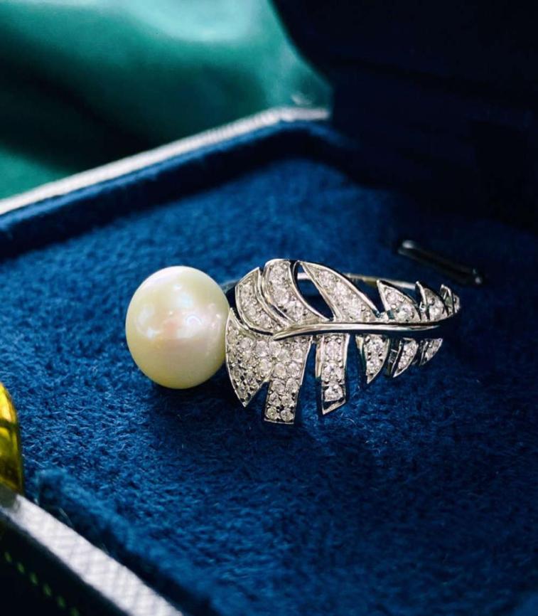 HBP fashion luxury natural pearl inlaid ring women039s mouth small fragrance feather design fashionable elegant S925 Sterling S4411124
HBP fashion luxury natural pearl inlaid ring women039s mouth small fragrance feather design fashionable elegant S925 Sterling S4411124