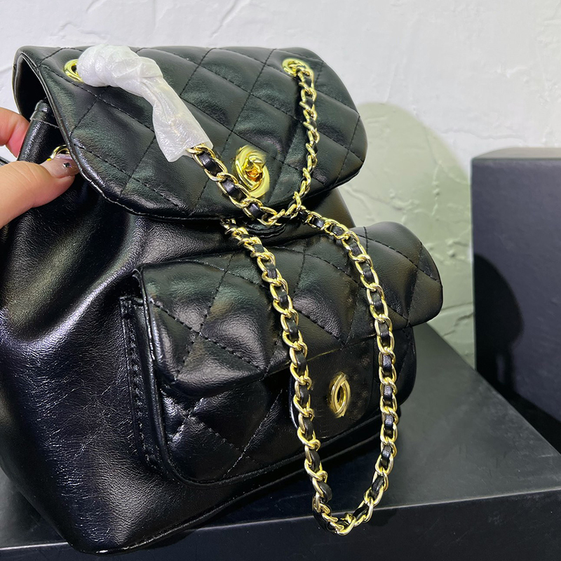 Designer Womens Backpack Bucket Bag Patent Leather Multi-Pocket Chain Top Handle Handheld Crossbody Bags Gold Hardware Metal Buckle Leisure Bags Makeup Box 18x19cm
Designer Womens Backpack Bucket Bag Patent Leather Multi-Pocket Chain Top Handle Handheld Crossbody Bags Gold Hardware Metal Buckle Leisure Bags Makeup Box 18x19cm