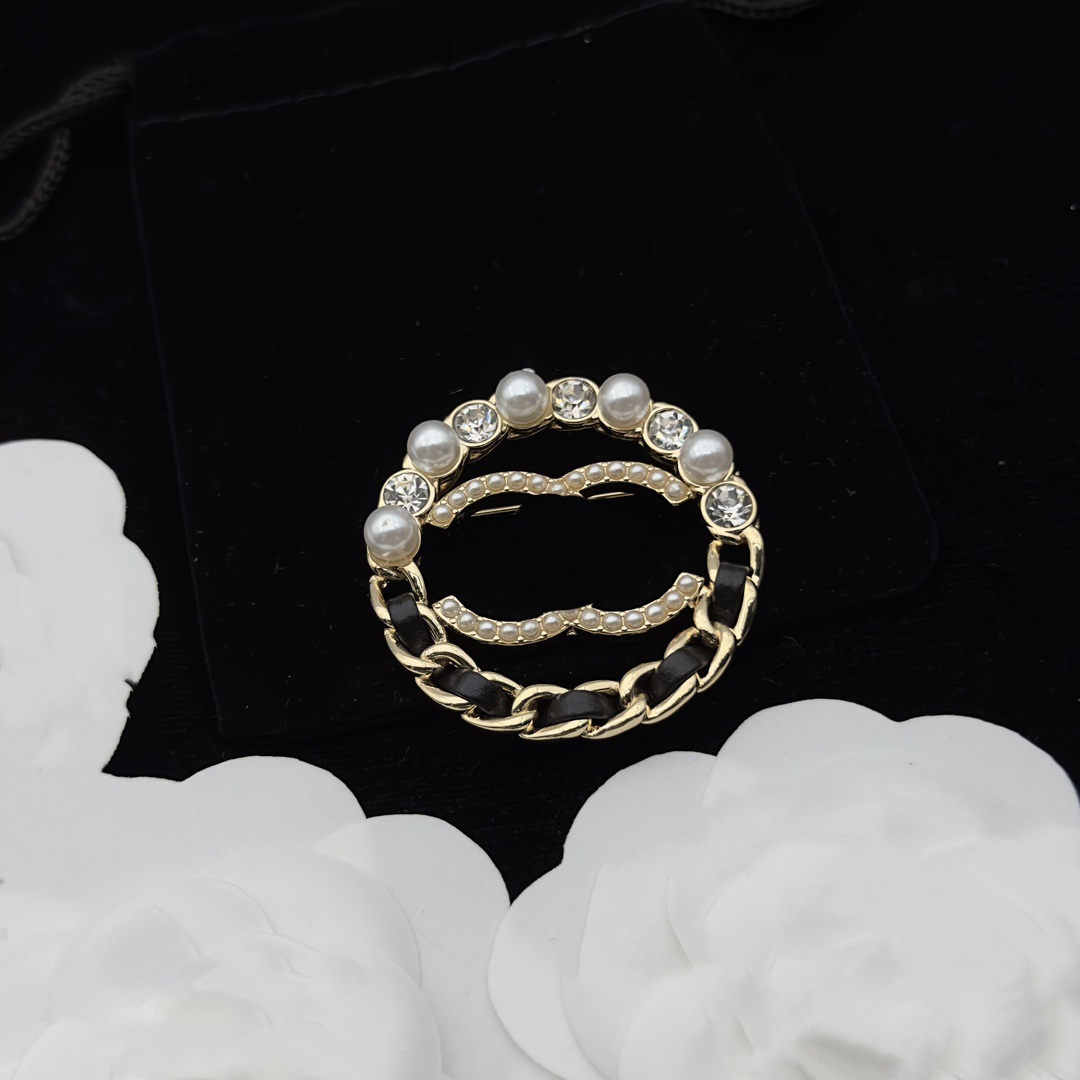 2023 Latest Pins Brooches ccity Designer Luxury Pin Women Jewelry channel Gold Brooche Woman Men Boutique Accessories
2023 Latest Pins Brooches ccity Designer Luxury Pin Women Jewelry channel Gold Brooche Woman Men Boutique Accessories