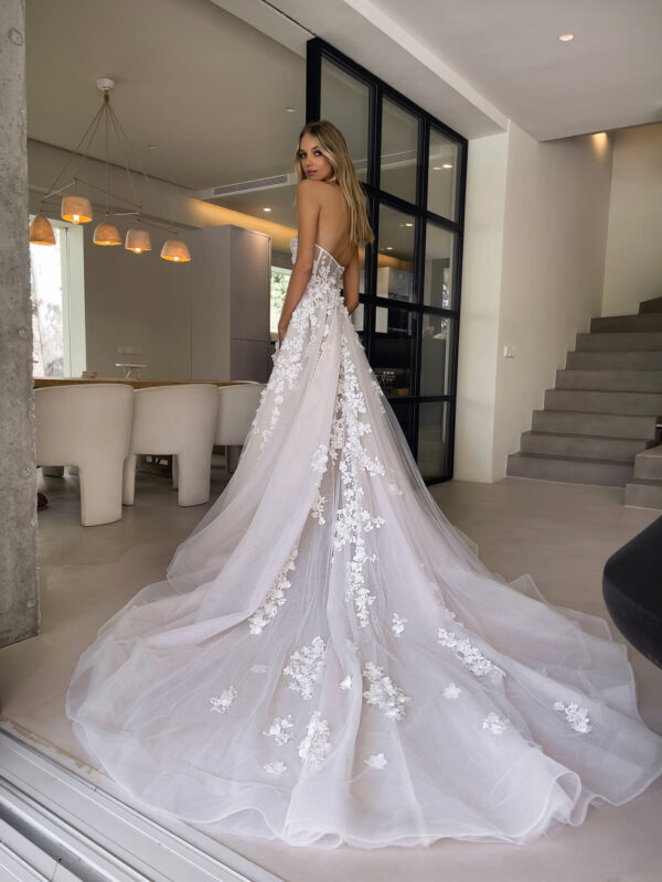 Boho Backless A Line Dresses Bone Bodice Sweep Train D Appliques Tulle Wedding Bridal Gowns