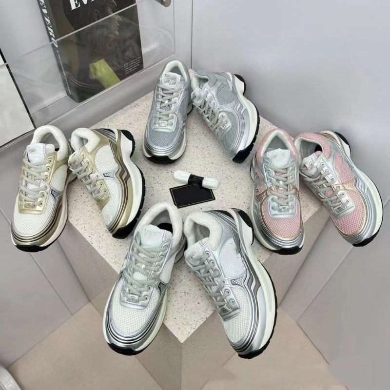 23C Gold Silver Metallic Logo Shoes Interlocking C Flat Sneaker Designer Calfskin Reflective Vintage Mesh Leather Runner CHANNEL Patchwork Platform Low Lace-up, Cnel523-1
23C Gold Silver Metallic Logo Shoes Interlocking C Flat Sneaker Designer Calfskin Reflective Vintage Mesh Leather Runner CHANNEL Patchwork Platform Low Lace-up, Cnel523-1