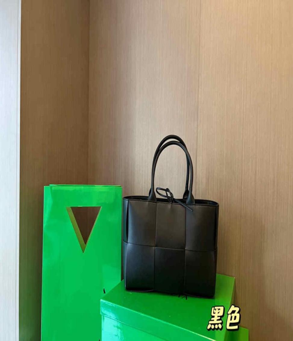 Handbag Saddles bag High quality with Strap Designer Bag backpacks Tote Wallet magnetic Metal pendant Purses Top 5A Shoulder bags 1171455, Army green
Handbag Saddles bag High quality with Strap Designer Bag backpacks Tote Wallet magnetic Metal pendant Purses Top 5A Shoulder bags 1171455, Army green