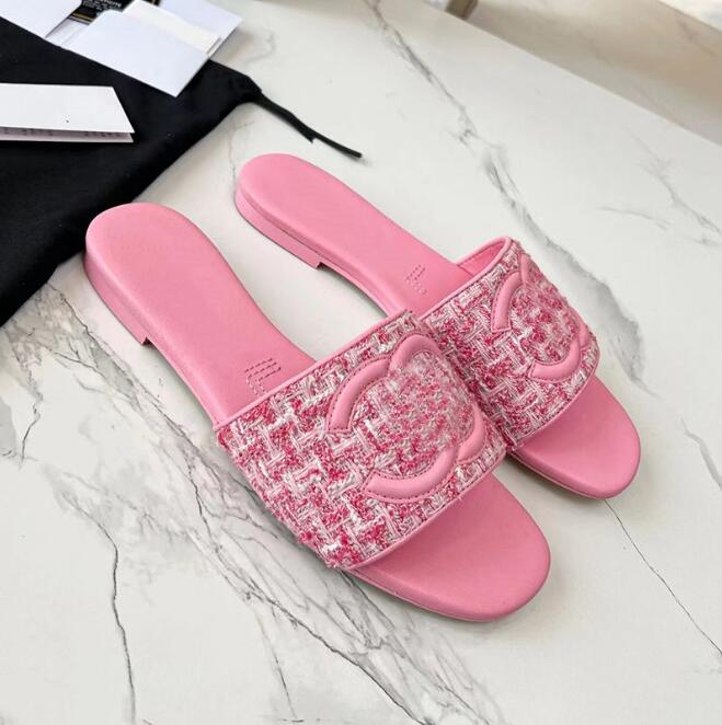 Designer Luxury Women Sandals Lady Straw Woven Tweed Mop Slippers Slip On Flats Wedge Low Heels Beach Mule Leather Rubber Open Toe Slides Fashion Platforms Slider 43
Designer Luxury Women Sandals Lady Straw Woven Tweed Mop Slippers Slip On Flats Wedge Low Heels Beach Mule Leather Rubber Open Toe Slides Fashion Platforms Slider 43