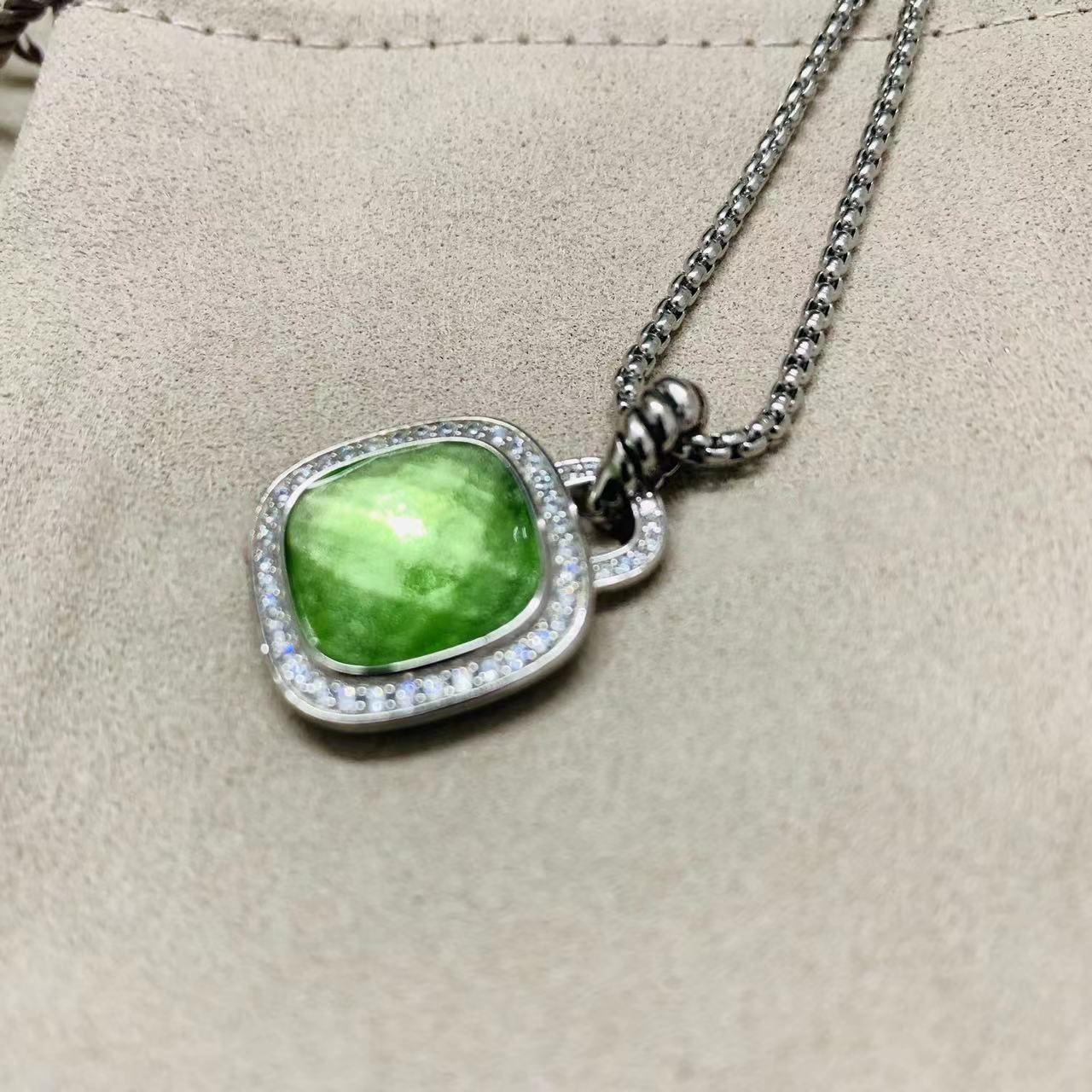 Necklace Dy Luxury Designer Twisted Women Fashion Versatile Twist Necklace Jewelry Platinum Plated Wedding Gifts 14MM Gree Pandent Necklace
Necklace Dy Luxury Designer Twisted Women Fashion Versatile Twist Necklace Jewelry Platinum Plated Wedding Gifts 14MM Gree Pandent Necklace