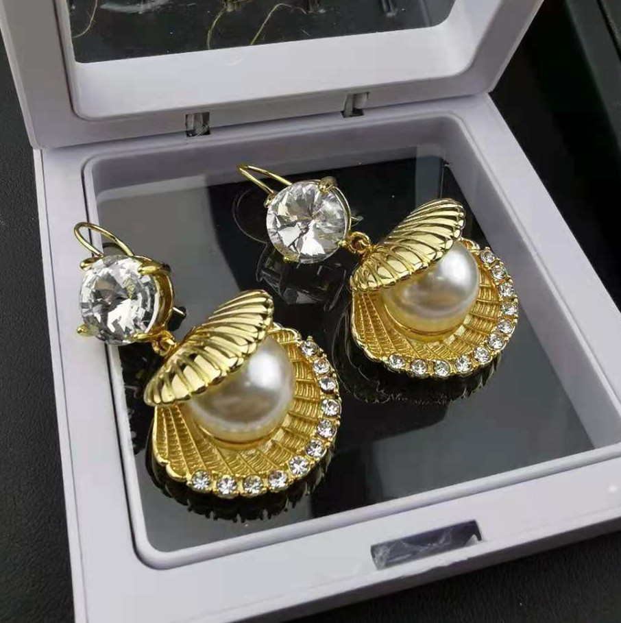 Luxury jewelry diamond earrings designer female elegant earrings retro fashion accessories high quality texture sterling silver needle retro temperament gift
Luxury jewelry diamond earrings designer female elegant earrings retro fashion accessories high quality texture sterling silver needle retro temperament gift