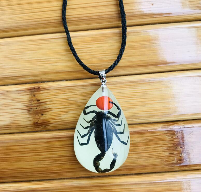 Pendant Necklaces Resin Insect Charms Necklace Luminous Insects Amber Rope Scorpion Ant Stalls Manufacturers WholesalePendant
Pendant Necklaces Resin Insect Charms Necklace Luminous Insects Amber Rope Scorpion Ant Stalls Manufacturers WholesalePendant
