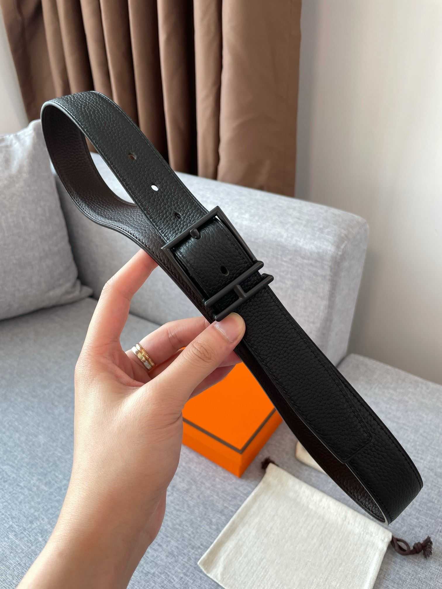 Designer Men's belt with double-sided leather needle buckle youth fashion simple and versatile men's women's H family silver lychee skin
Designer Men's belt with double-sided leather needle buckle youth fashion simple and versatile men's women's H family silver lychee skin