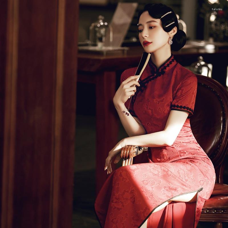 Ethnic Clothing 2023 Spring Women Casual Chinese Traditional Brocade Retro Improved Red Slim Short-sleeved Fashion Split Fork Cheongsam
Ethnic Clothing 2023 Spring Women Casual Chinese Traditional Brocade Retro Improved Red Slim Short-sleeved Fashion Split Fork Cheongsam