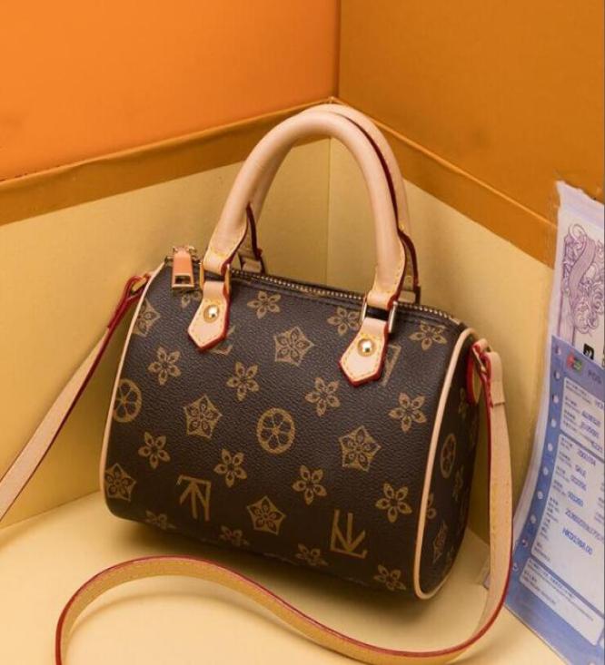 2023 Classic Traveler speedy Bag 30CM Fashion Women ShoulderBag Mono Pillow Totes Handbags Crossbody Coin Purse hh6713893090, Nude
2023 Classic Traveler speedy Bag 30CM Fashion Women ShoulderBag Mono Pillow Totes Handbags Crossbody Coin Purse hh6713893090, Nude